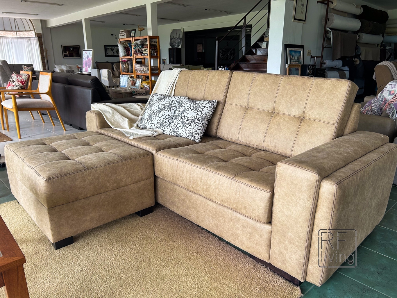 Sofá Silvina (puff opcional)